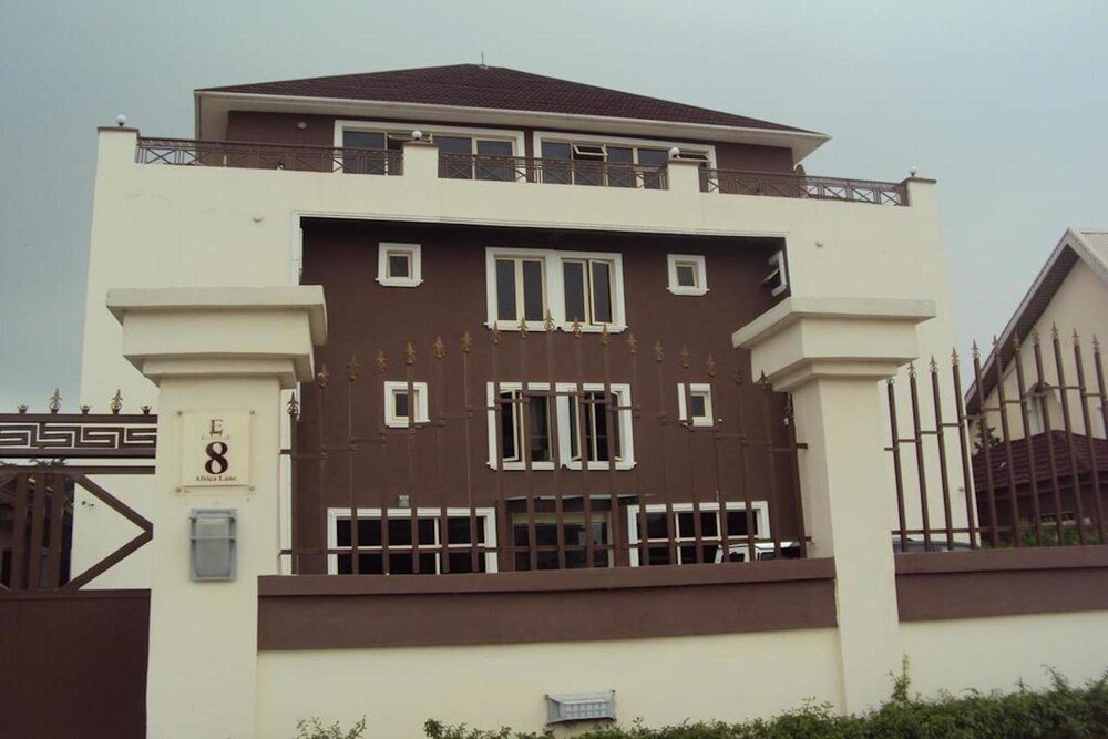 Ellyxville Hotels