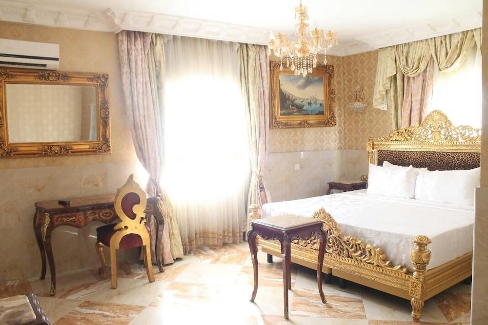 Grand Emperor Hotel