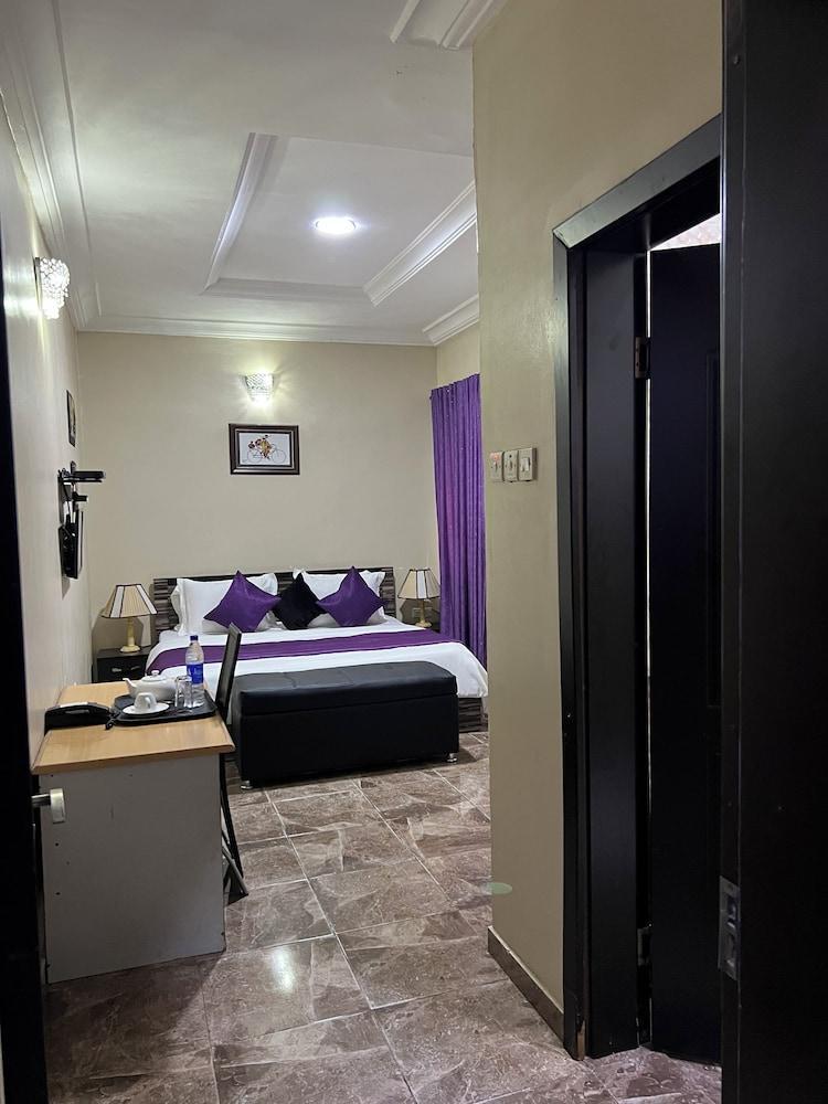 J. Gibson Hotel
