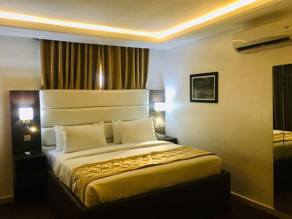 LuxeVilla 42 Room Type - Executive Room, 1 Queen Bed