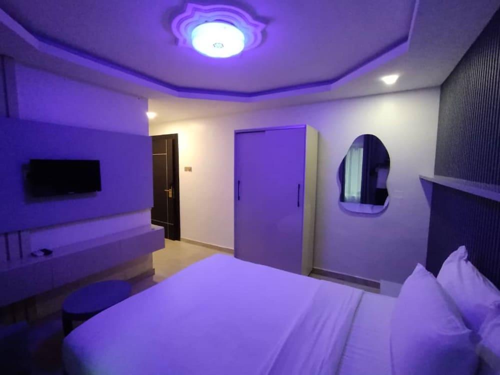 Double M Exquisite Suites and Lounge - Tap to explore photos