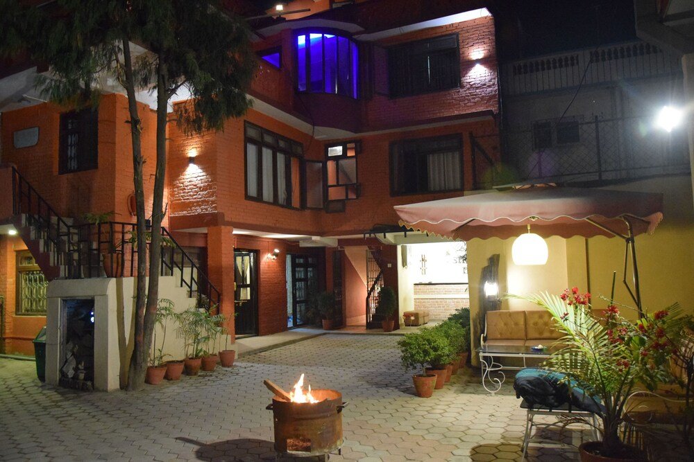 Hotel Siraaj Inn - Tap to explore photos