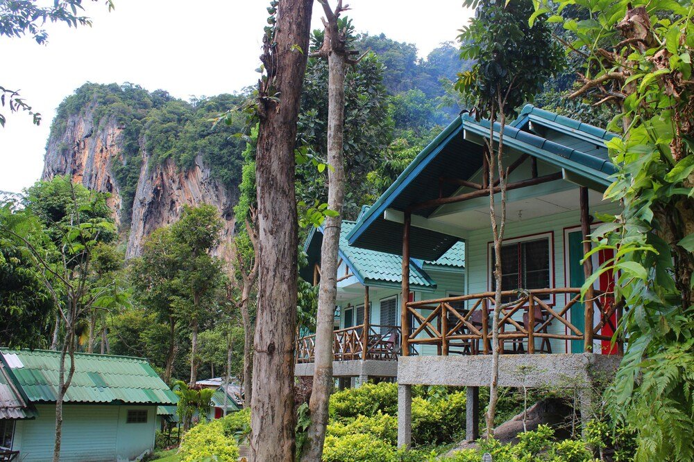 Chill Out Bar and Bungalows