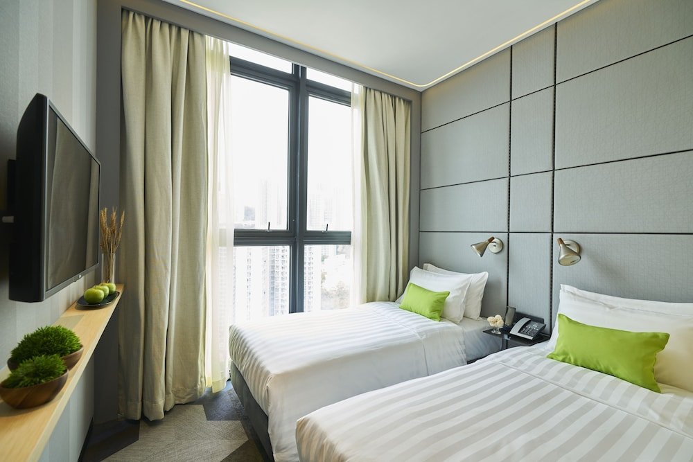 Hotel Ease Access Tsuen Wan - Tap to explore photos