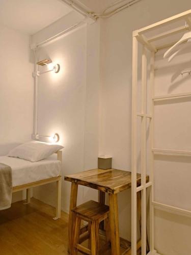 8 Sleeper Street Room Type - Standard Single Room with Shared Bathroom 8 Sleeper Street Room Type - Standard Single Room with Shared Bathroom