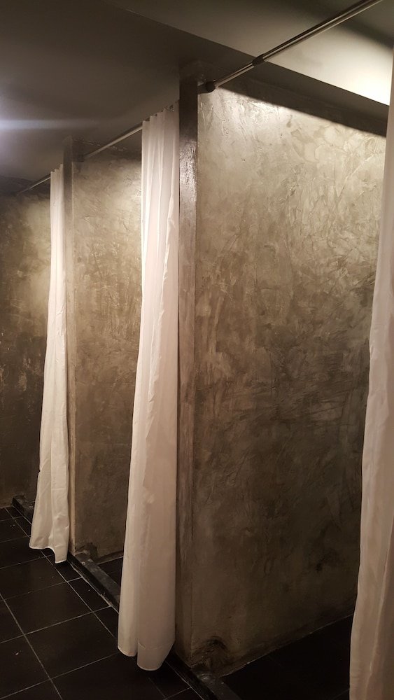 8 Sleeper Street Room Type - Standard 4 Bed Private Shared Bathroom