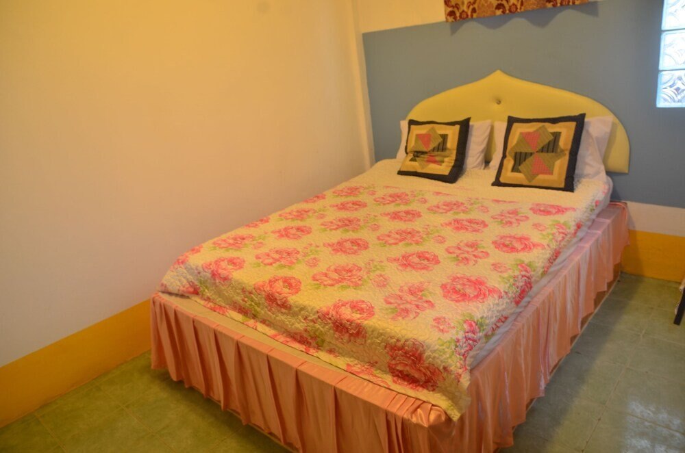Kekana Guest House - Tap to explore photos