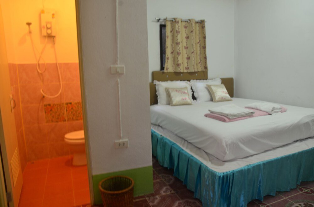Kekana Guest House - Tap to explore photos
