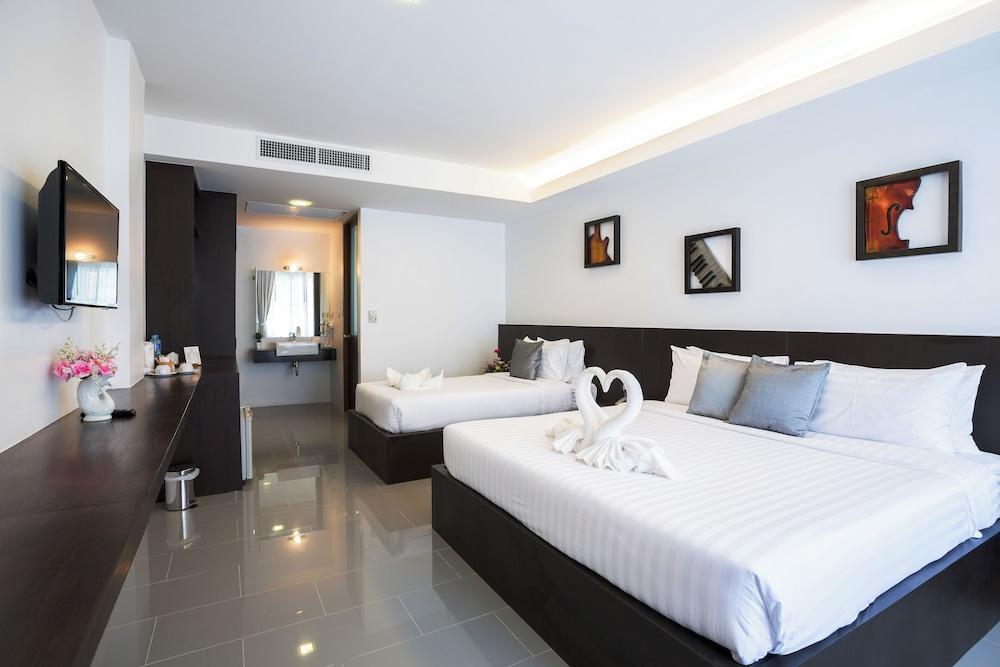 Phranang Place Hotel Room Type - Deluxe Family Triple