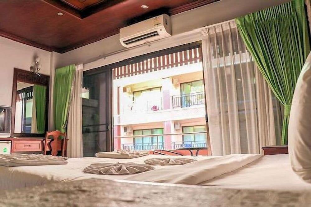 Sue at Cozy Guesthouse Room Type - Deluxe Double Room, Balcony