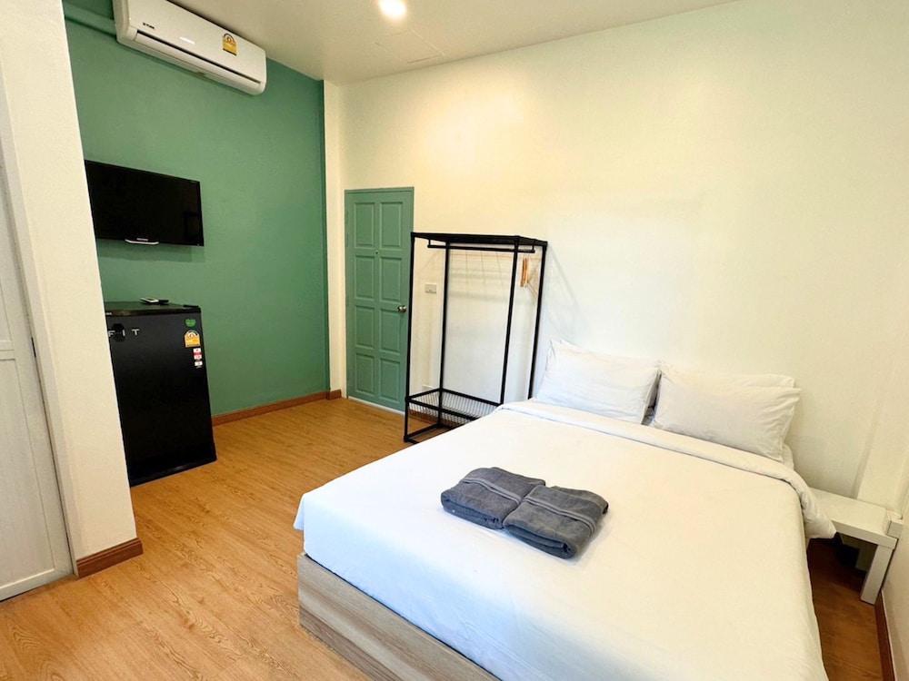 Sleepy Station - Hostel Room Type - Standard Double Room