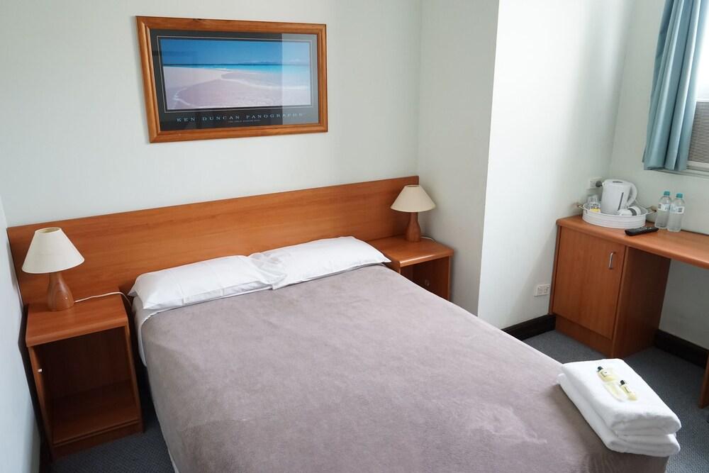 Hurstville Ritz Hotel Room Type - Double Room Shared Bathroom