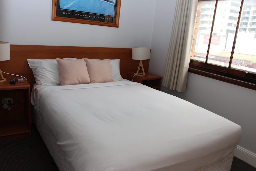 Hurstville Ritz Hotel Room Type - Double Room Ensuite Bathroom