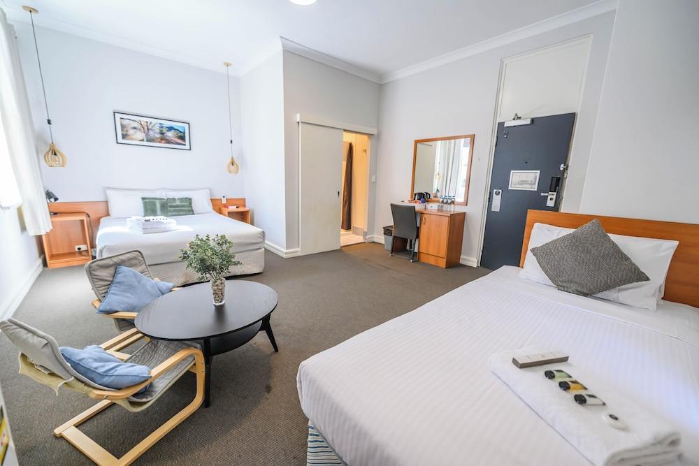 Hurstville Ritz Hotel Room Type - Triple Room Ensuite Bathroom