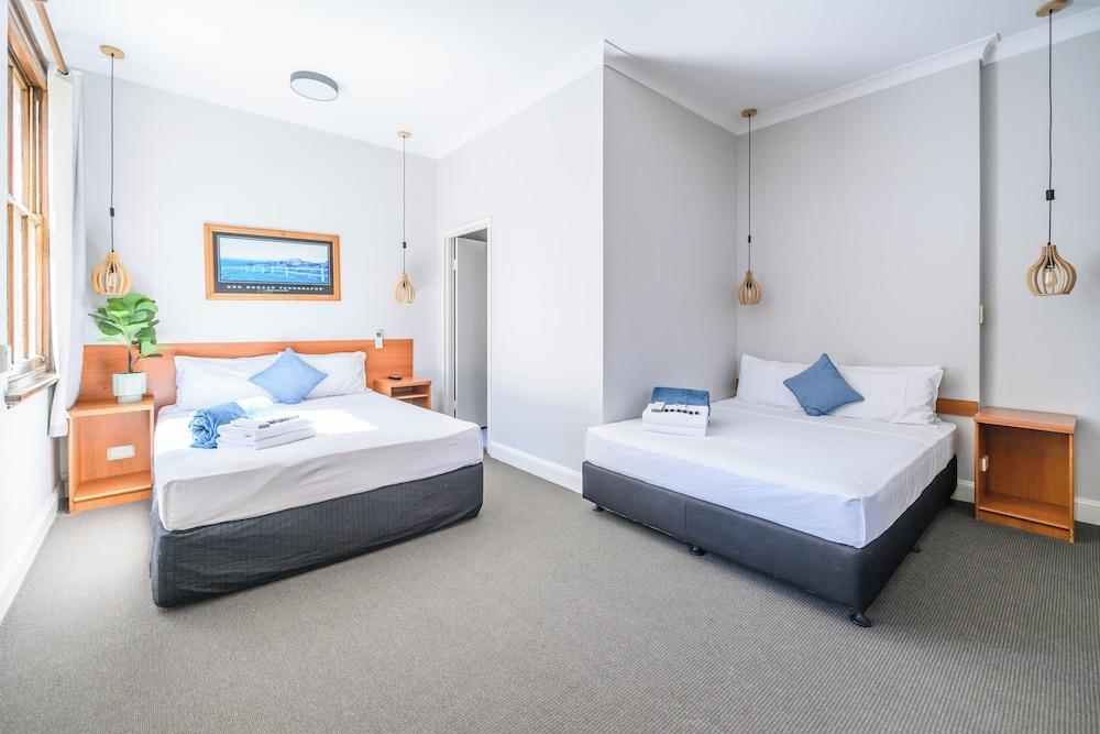 Hurstville Ritz Hotel Room Type - Family Double Room Ensuite Bathroom