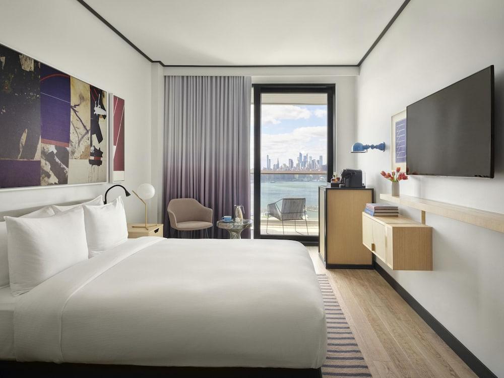 The William Vale Room Type - Room, 1 Queen Bed, Balcony (Manhattan View)