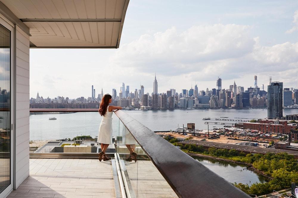 The William Vale Room Type - Suite, Balcony, Corner (Manhattan View, Wraparound Balcony) The William Vale Room Type - Suite, Balcony, Corner (Manhattan View, Wraparound Balcony)