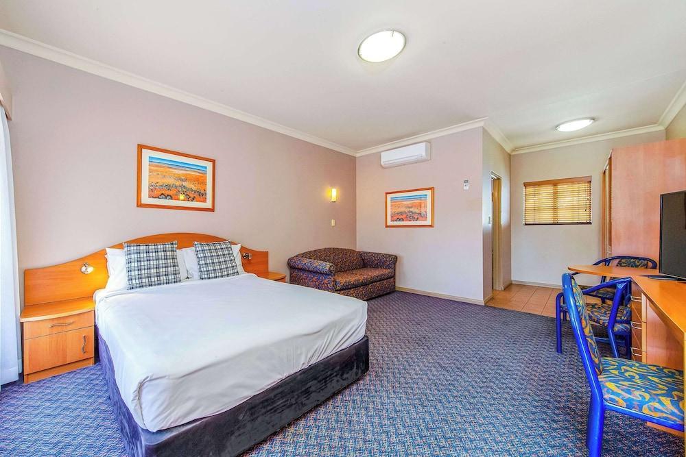 Quality Inn Penrith Room Type - Standard Room, 1 Queen Bed with Sofa bed, Non Smoking