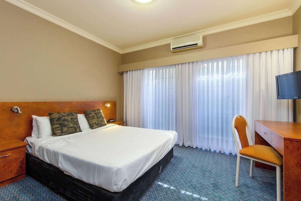 Quality Inn Penrith Room Type - Standard Accessible Room