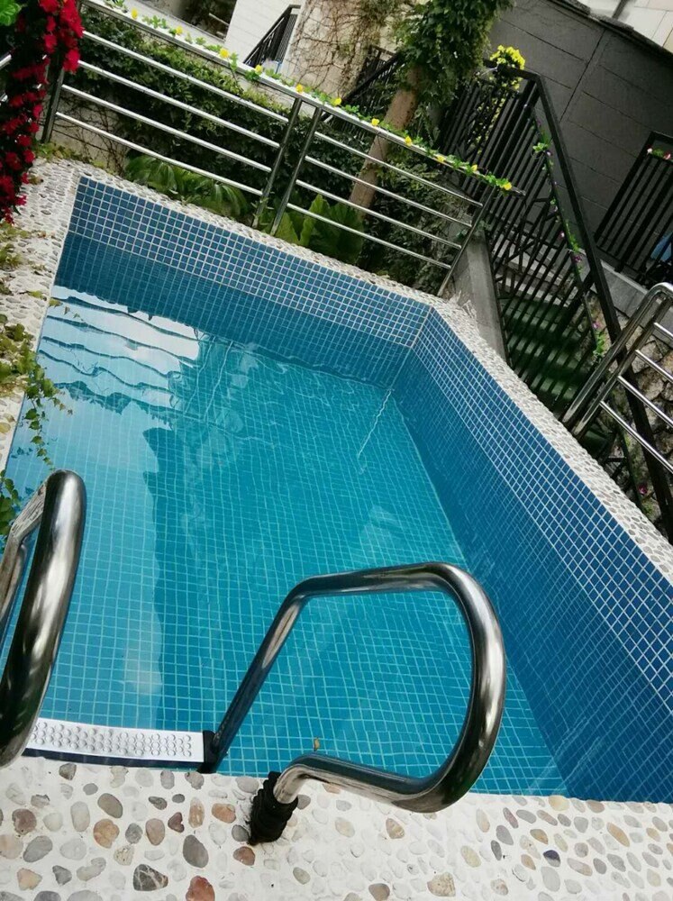 Pattaya House - Tap to explore photos