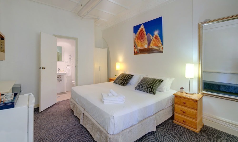 Neutral Bay Lodge Room Type - King Room, Ensuite
