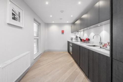 Roomspace Apartments -The Quadrant - Tap to explore photos