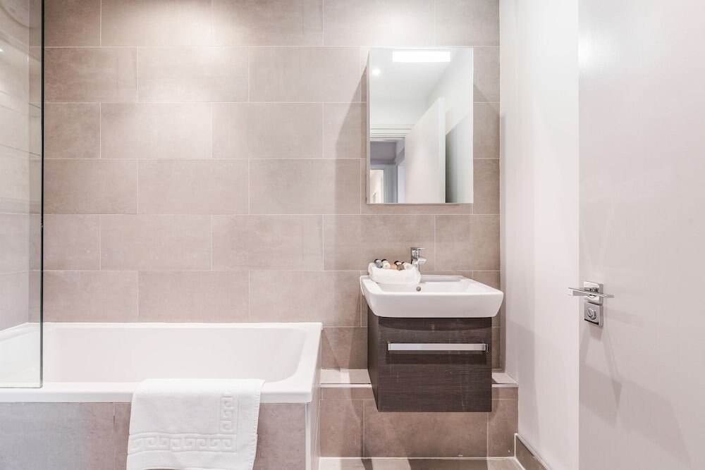 Roomspace Apartments -The Quadrant - Tap to explore photos