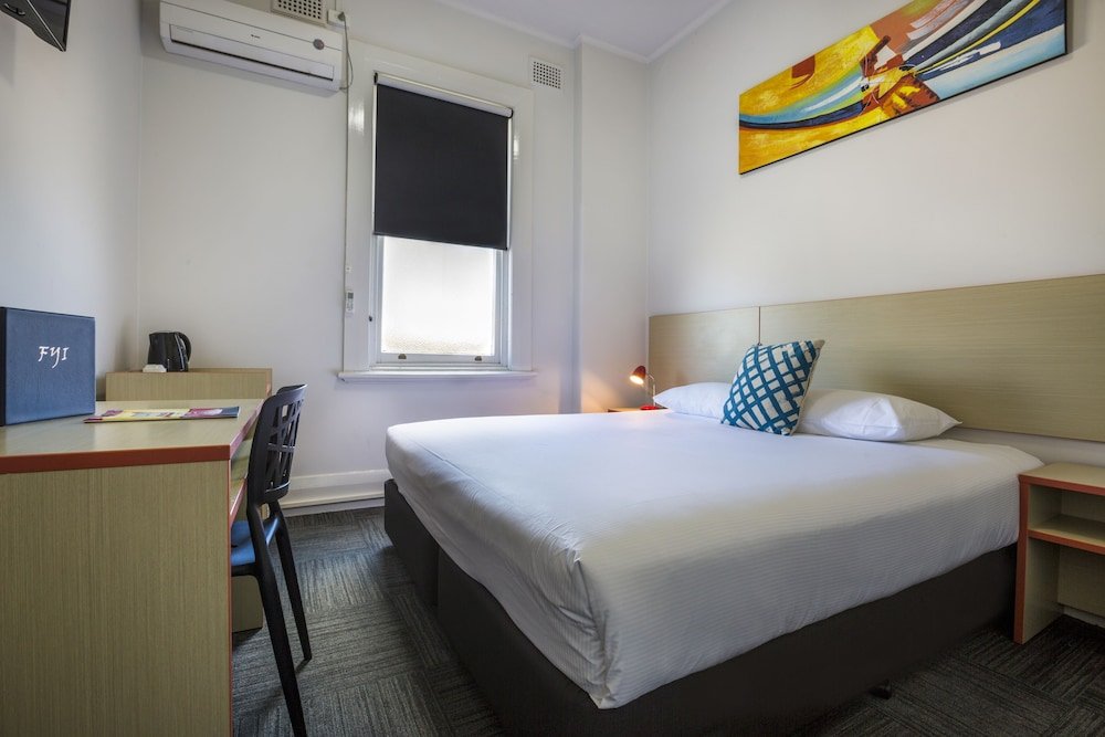 Melton Hotel Room Type - Economy King - Shared Facilities