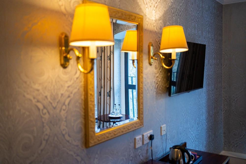 The Petersham Room Type - Standard Double or Twin Room