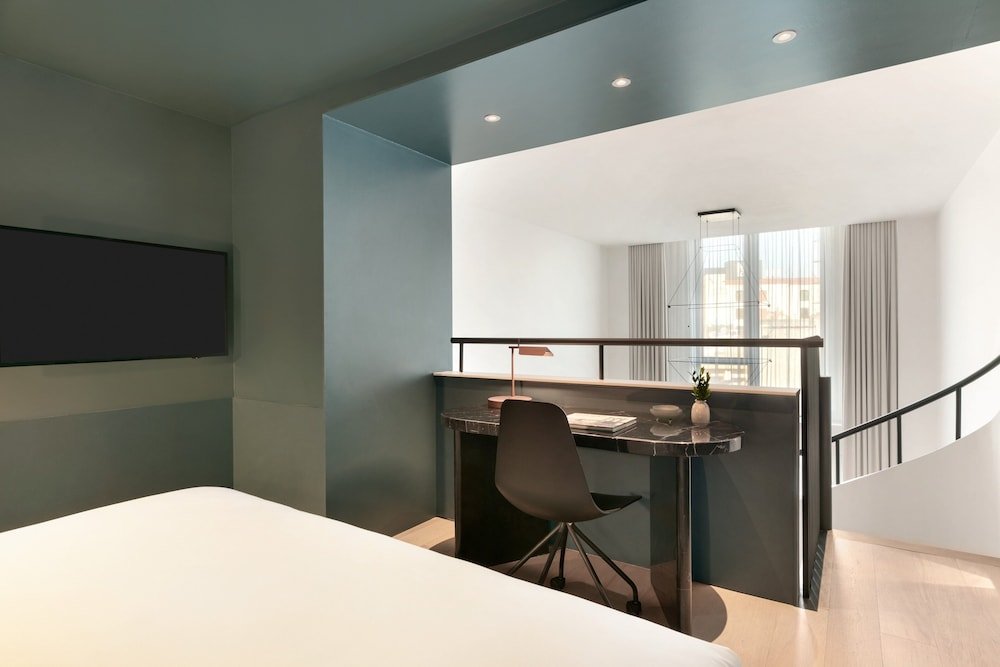 Hotel Indigo Williamsburg - Brooklyn, an IHG hotel - Tap to explore photos