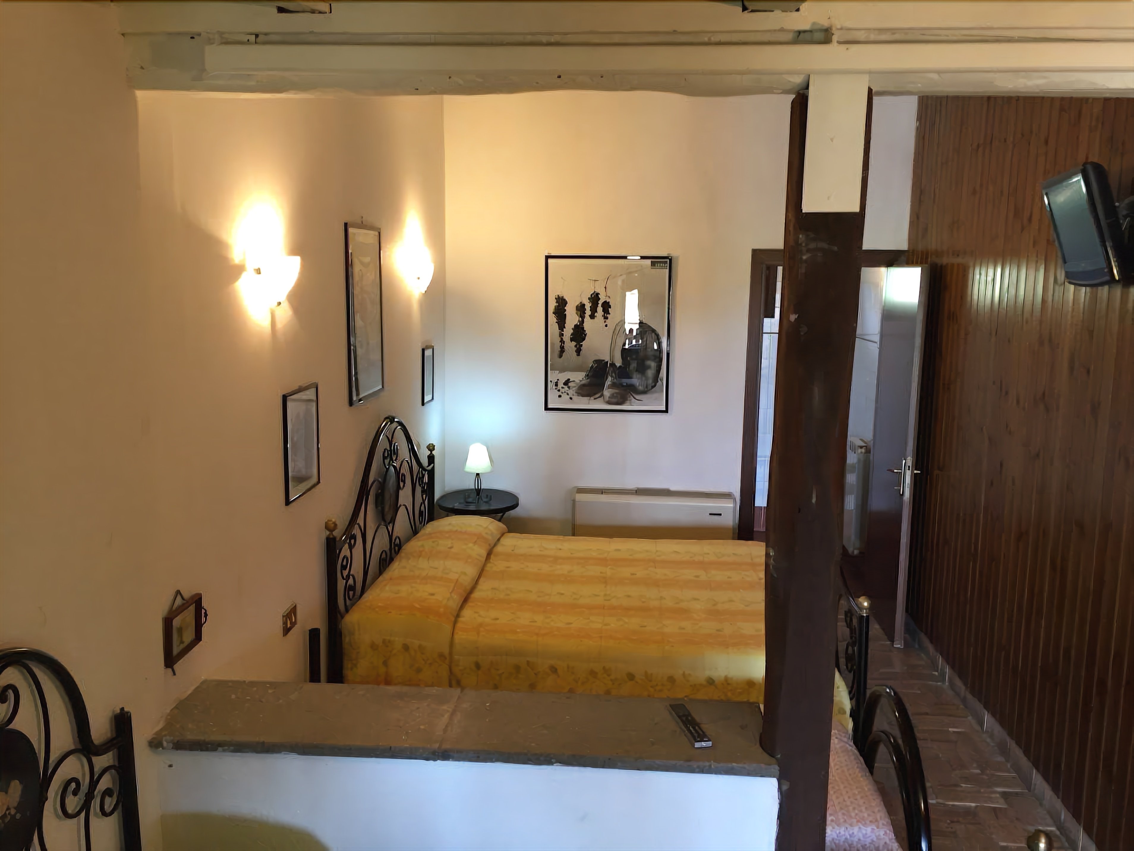 Agriturismo Monte Due Torri Room Type - Classic Quadruple Room, 3 Bedrooms, Non Smoking, Park View
