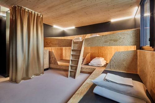 JO&JOE Paris - Gentilly Hotel - Hostel Room Type - Private Bedroom for 5 people with a bathroom JO&JOE Paris - Gentilly Hotel - Hostel Room Type - Private Bedroom for 5 people with a bathroom