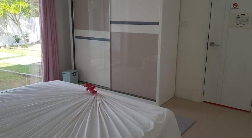 Clove Beach Room Type - Deluxe Double Room