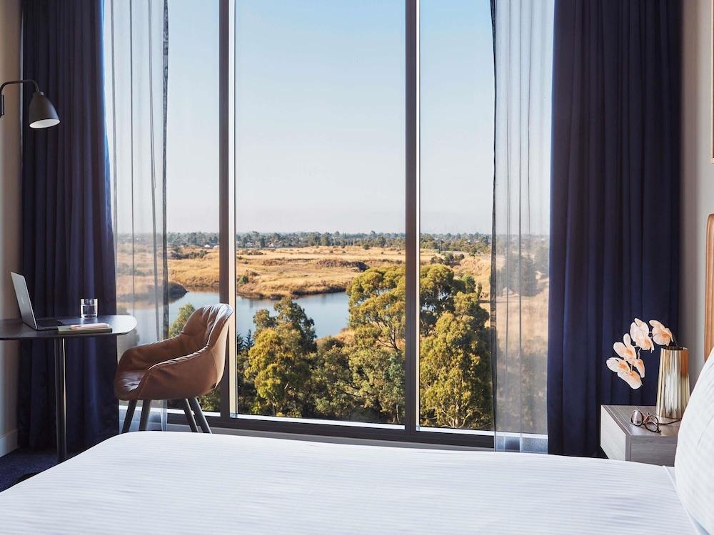 Mantra Melbourne Epping Room Type - Deluxe Room, 1 King Bed (Hotel Room) Mantra Melbourne Epping Room Type - Deluxe Room, 1 King Bed (Hotel Room)