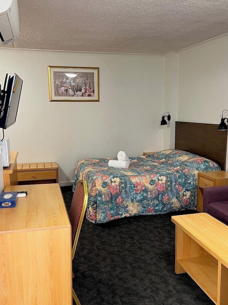 Edgecliff Lodge Motel Room Type - Double Bed Room
