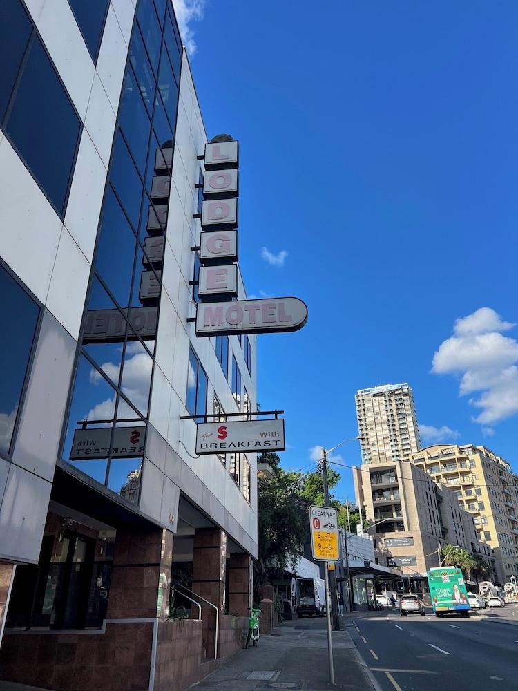 Edgecliff Lodge Motel