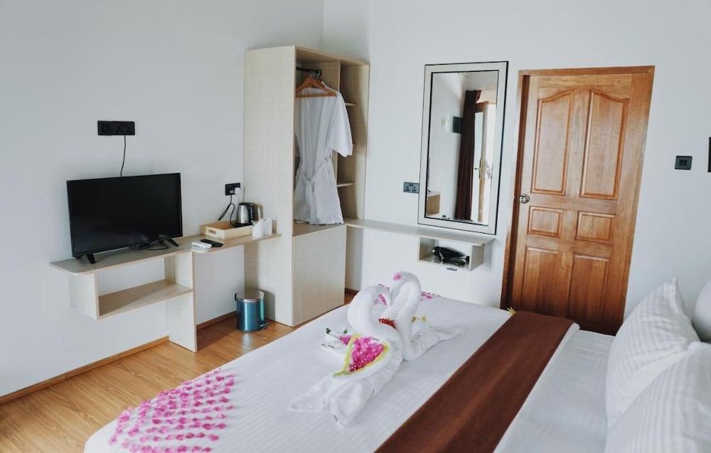 Club Kaafu Dhiffushi Room Type - Deluxe Double or Twin Room, Garden View, Beachfront