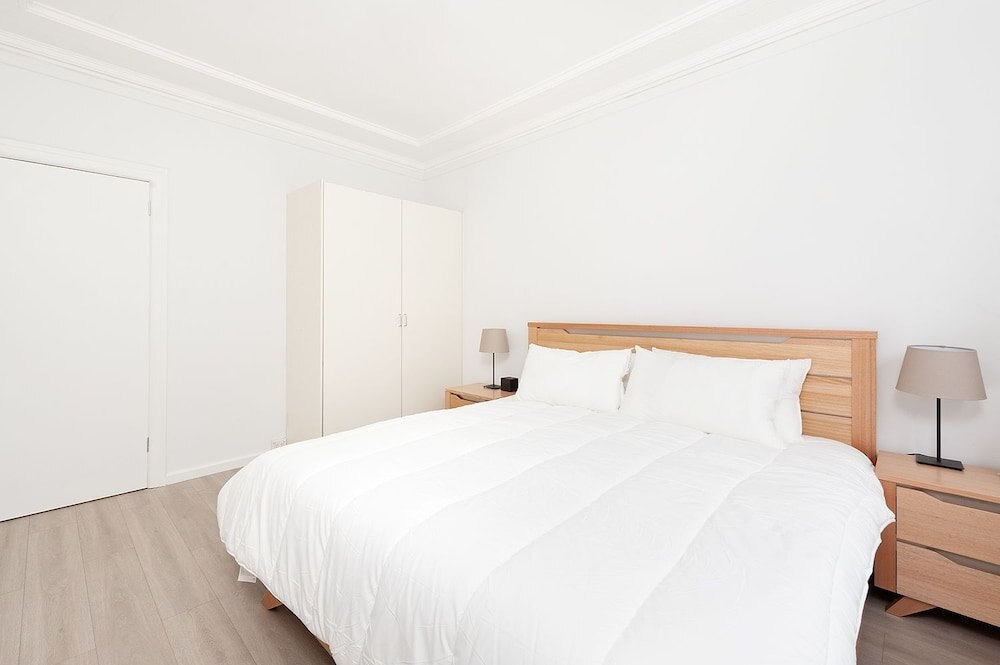 Newly Renovated Apt Close to CBD Unit 1 - Tap to explore photos