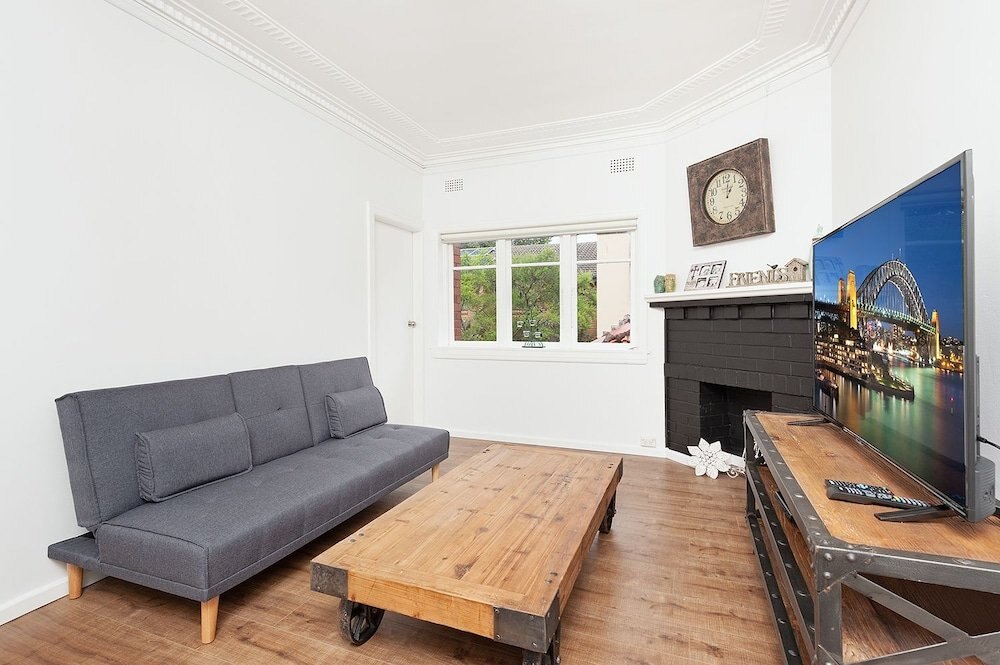 Newly Renovated Apt Close to CBD Unit 2 - Tap to explore photos