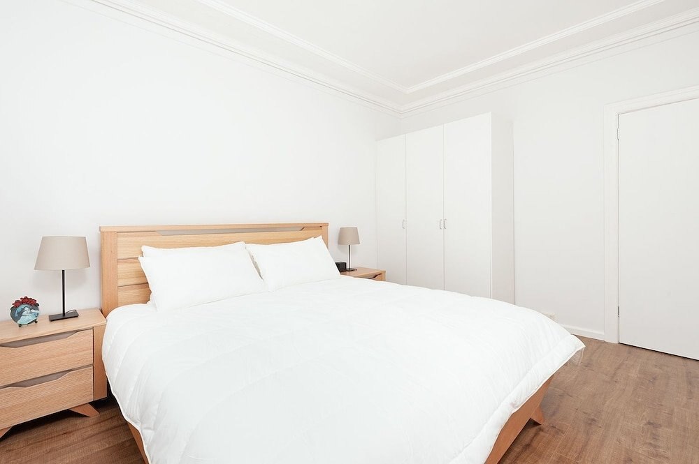 Newly Renovated Apt Close to CBD Unit 2 - Tap to explore photos