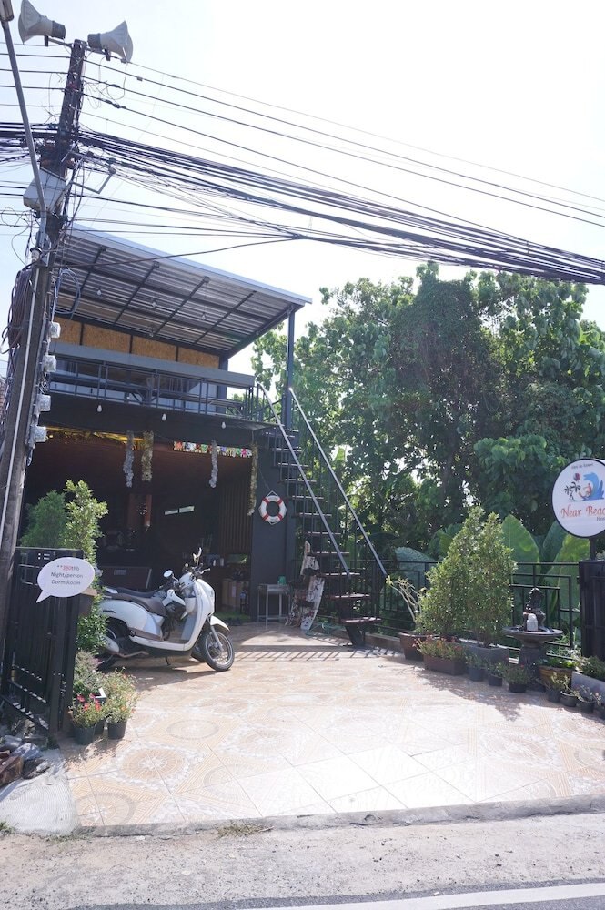 Near Beach Hostel - Adults Only