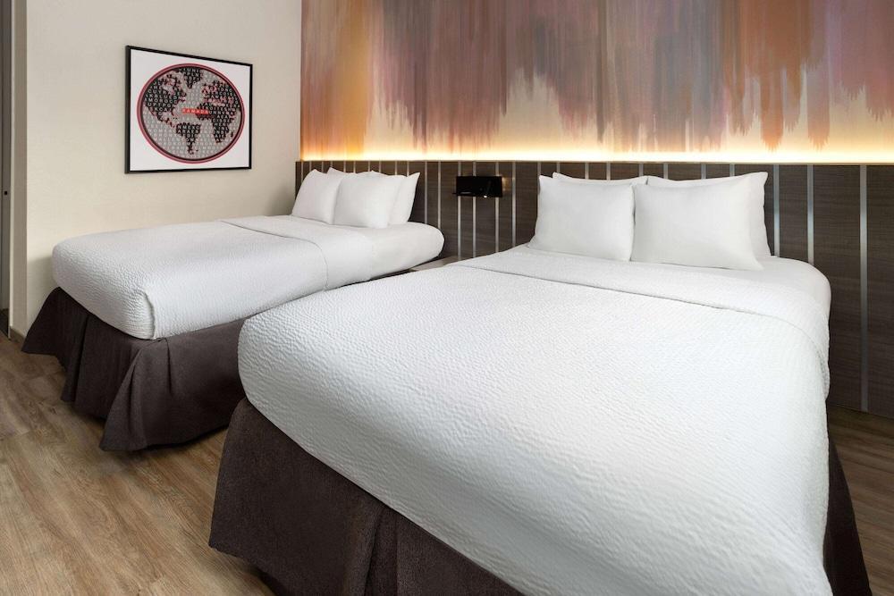 Ramada by Wyndham Bronx Room Type - 2 Double Beds, Non-Smoking
