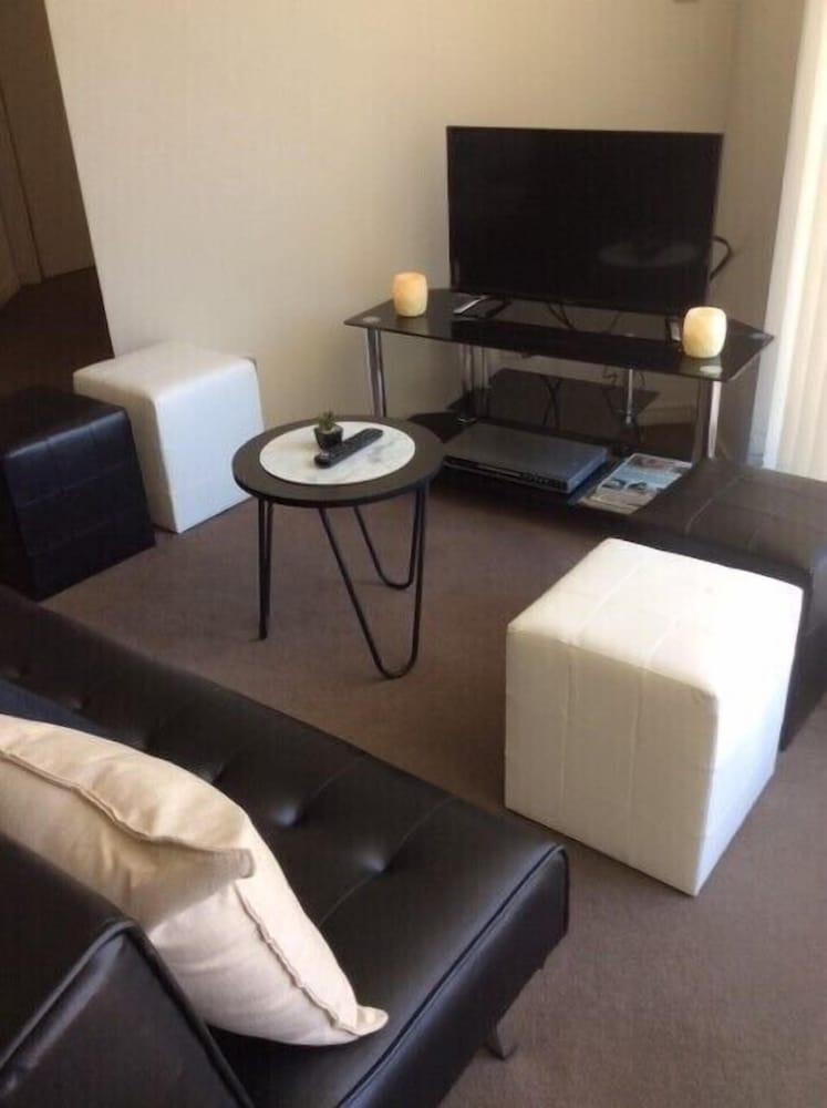 Serviced Apartments Sydney - Tap to explore photos