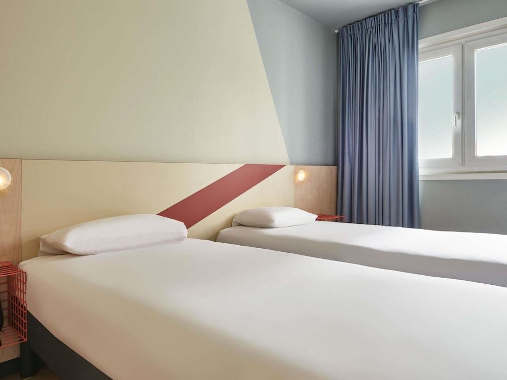 ibis budget Paris Aubervilliers Room Type - Twin Room, 2 Twin Beds