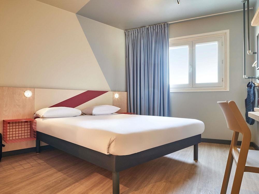 ibis budget Paris Aubervilliers - Tap to explore photos