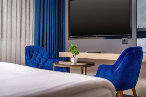 Best Western Premier Hidden Hills Hotel - Tap to explore photos