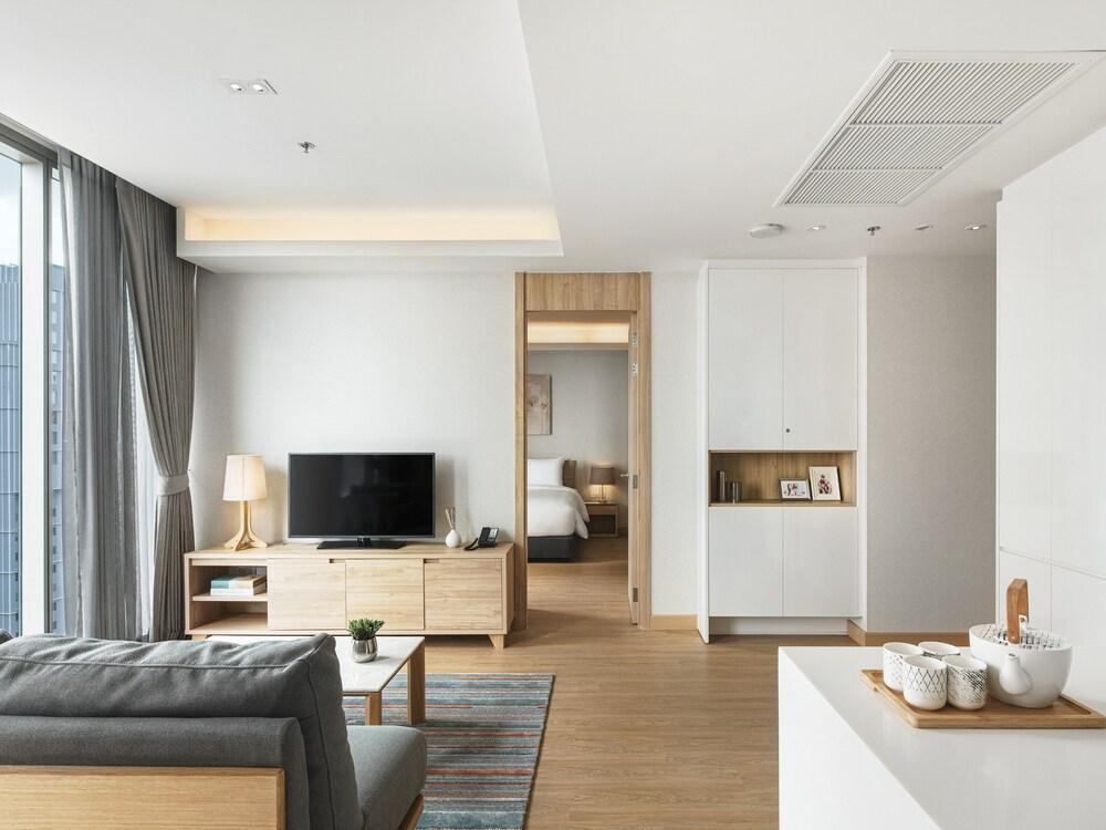 Oakwood Suites Bangkok Room Type - Superior Apartment, 1 Bedroom Oakwood Suites Bangkok Room Type - Superior Apartment, 1 Bedroom