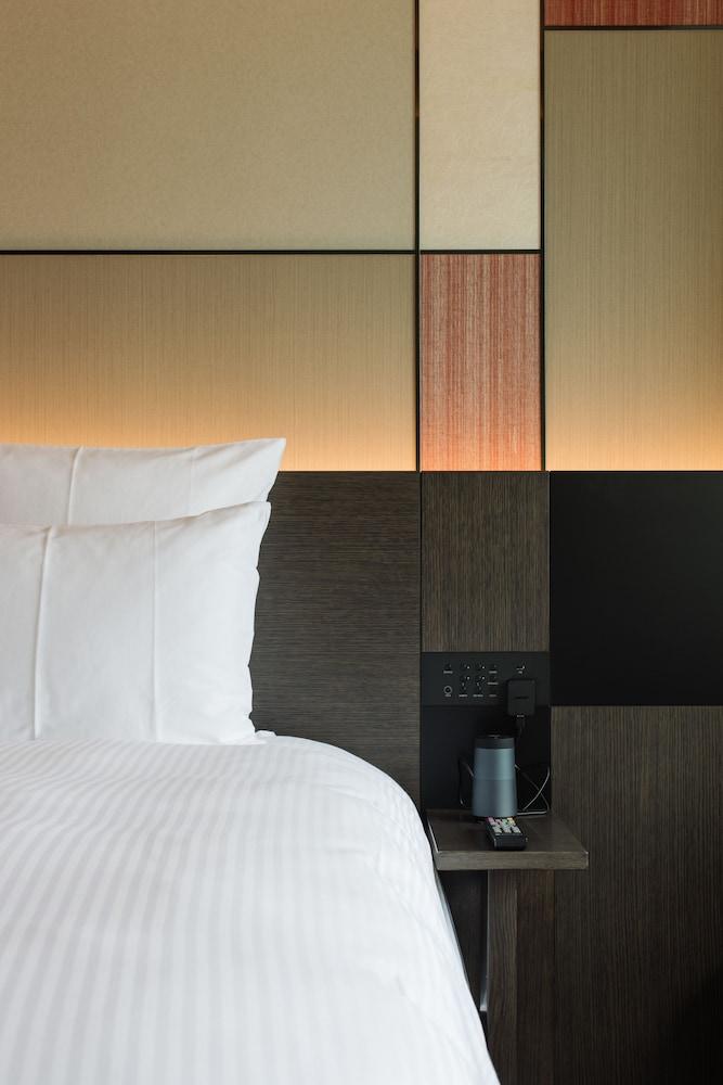 PULLMAN TOKYO TAMACHI Room Type - Deluxe Room, 1 King Bed