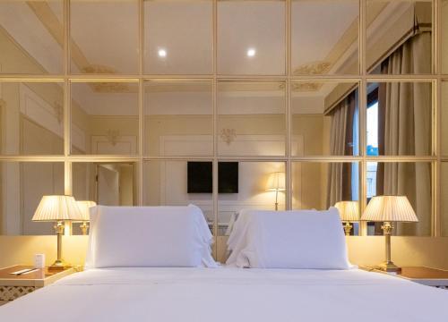 Radisson Blu GHR Hotel, Rome - Tap to explore photos