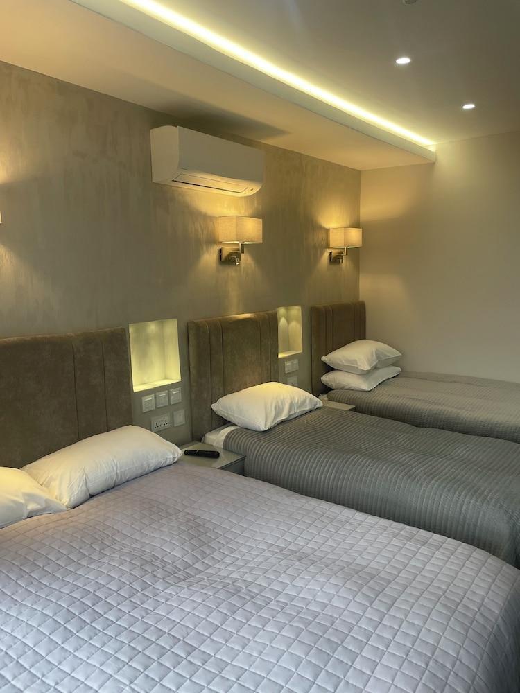 Park Avenue Hotel Room Type - Quadruple Room